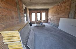 Casa in rosu, 93 mp , zona Martinesti