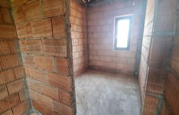 Casa in rosu, 93 mp , zona Martinesti