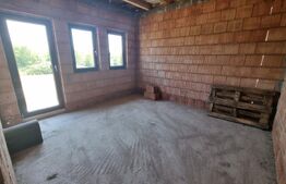 Casa in rosu, 93 mp , zona Martinesti