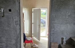 Casă de vanzare, 37 mp utili/nivel, teren 500 mp, zona Bercu Roșu