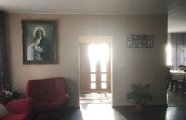 De vanzare casa 4 camere , 9 ari teren , intrare în  Paulesti