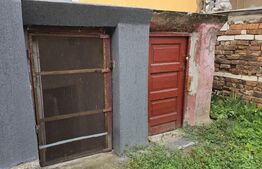 Casa de vanzare cu 2 camere, 77 mp, zona Botizului