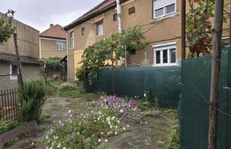 Casa de vanzare cu 2 camere, 77 mp, zona Botizului