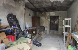 Casa de vanzare cu 2 camere, 77 mp, zona Botizului
