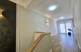 Casa 9 camere, 330 mp, 400 mp teren, zona Semicentrală