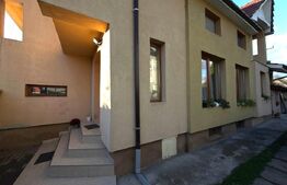 Casă spațioasă cu 2 corpuri , 300 mp– ideală pentru 2 familii – teren 776 mp