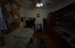 Casă spațioasă cu 2 corpuri , 300 mp– ideală pentru 2 familii – teren 776 mp