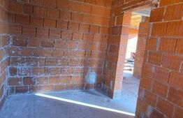 Casa la rosu, 4 camere, 145,31 mp utili, 715 mp teren, zona Martinesti