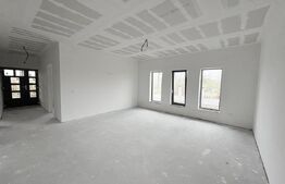 Casă de vânzare , 125 mp , teren 4,5 ari, zona Lazuri