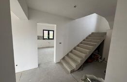 Casa semifinisata de vanzare, 167mp, teren 960 mp, la intrare in Lazuri