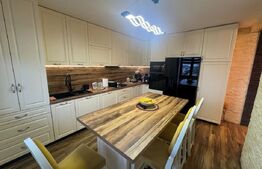 Apartament cu 4 camere de vanzare, 133 mp, zona Careiului