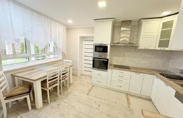 Casă de vânzare 239 mp, teren 5,6 ari,  zona Titulescu