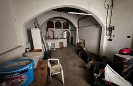 Casa de vanzare cu 6 camere, 374 mp, teren 719 mp,  strada Baritiu