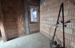 Casa cu 4 camere  semifinisata, 92 mp, teren 400 mp, in localitatea Vetis