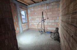 Casa cu 4 camere  semifinisata, 92 mp, teren 400 mp, in localitatea Vetis