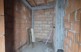 Casa cu 4 camere  semifinisata, 92 mp, teren 400 mp, in Vetis