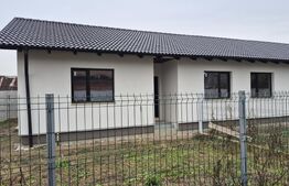 Casa cu 4 camere  semifinisata, 92 mp, teren 400 mp, in localitatea Vetis