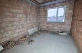 Casa cu 4 camere  semifinisata, 92 mp, teren 400 mp, in localitatea Vetis