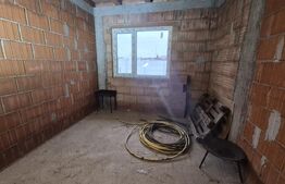 Casa cu 4 camere  semifinisata, 92 mp, teren 400 mp, in localitatea Vetis
