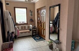 Casa cu 3 dormitoare, 186 mp, teren 696 mp, zona Paulesti