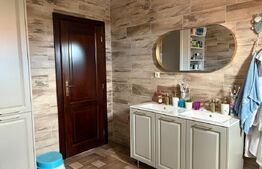 Casa cu 3 dormitoare, 186 mp, teren 696 mp, zona Paulesti