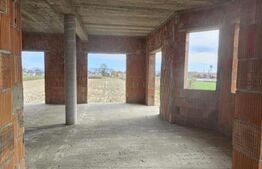 Casă de vânzare 400mp– Halmeu | teren generos de 27 arii