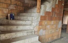 Casă de vânzare 400mp– Halmeu | teren generos de 27 arii