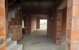 Casă de vânzare 400mp– Halmeu | teren generos de 27 arii