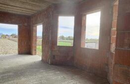 Casă de vânzare 400mp– Halmeu | teren generos de 27 arii