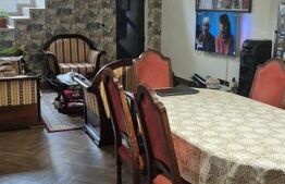 Casa cu 4 dormitoare de vanzare, 180 mp, teren 1487 mp, in Lazuri