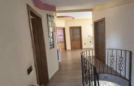 Casa de vanzare, 202 mp, zona Micro 17 