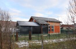 Casa cu 4 camere de vanzare, 150 mp, teren 532 mp, in Lazuri