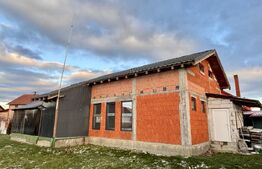 Casa cu 4 camere de vanzare, 150 mp, teren 532 mp, in Lazuri