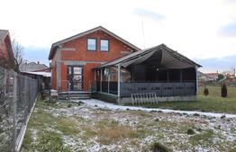 Casa cu 4 camere de vanzare, 150 mp, teren 532 mp, in Lazuri