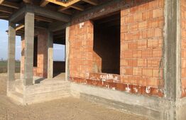 Casa la roșu , 170 mp , strada Principala Botiz-Ciuperceni