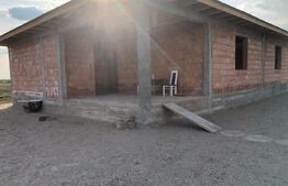 Casa la roșu , 170 mp , strada Principala Botiz-Ciuperceni