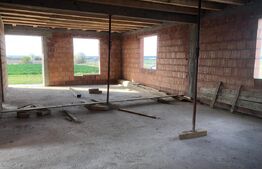 Casa la roșu , 170 mp , strada Principala Botiz-Ciuperceni