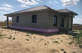 Casa la roșu , 170 mp , strada Principala Botiz-Ciuperceni