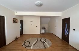 Casă spațioasă cu etaj, teren generos și livadă, Zona Paulesti