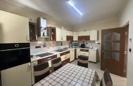 Casă spațioasă cu etaj, teren generos și livadă, Zona Paulesti