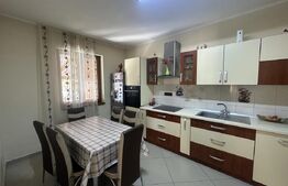 Casă spațioasă cu etaj, teren generos și livadă, Zona Paulesti