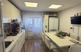 Apartament de vânzare 3 camere, 77 mp, zona liceului Economic
