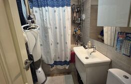 Apartament de vânzare 3 camere, 77 mp, zona liceului Economic