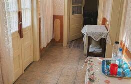Casa de vanzare cu 2 camere, 74 mp, zona Mediesu Aurit Satu Mare