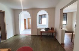 Casa 288 mp, teren 598 mp, 5 camere, renovata, zona Centrala