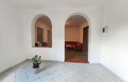 Casa 288 mp, teren 598 mp, 5 camere, renovata, zona Centrala