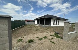 Casa plan parter, 125 mp utili, 450 mp teren, zona Lazuri 
