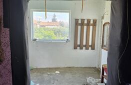 Casă veche 50 mp, teren 1274 mp, două fronturi stradale, zona Vetis