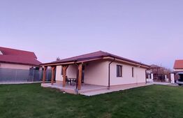Casă complet mobilată și utilată, 3 dormitoare, 111 mp, zona Bercu Rosu