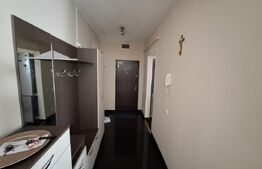 Apartament cu 3 camere de vanzare, zona Micro 16